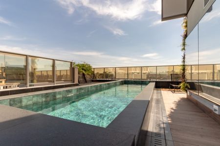 Apartamento à venda com 181m², 3 quartos e 2 vagas Apartamento à venda com 181m², 3 quartos e 2 vagasÁrea comum - Piscina