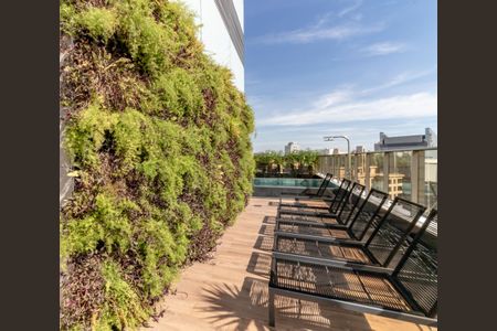 Apartamento à venda com 181m², 3 quartos e 2 vagas Apartamento à venda com 181m², 3 quartos e 2 vagasÁrea comum - Piscina