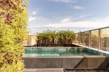 Apartamento à venda com 181m², 3 quartos e 2 vagas Apartamento à venda com 181m², 3 quartos e 2 vagasÁrea comum - Piscina