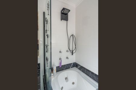 Casa de condomínio à venda com 180m², 3 quartos e 2 vagas Casa de condomínio à venda com 180m², 3 quartos e 2 vagasBanheiro da Suíte