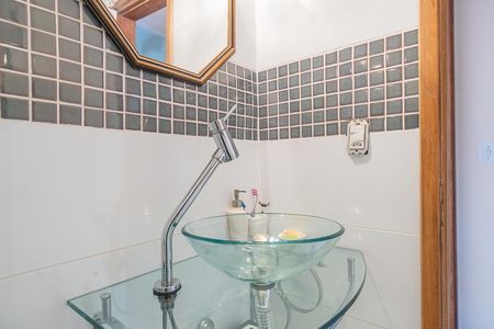 Casa de condomínio à venda com 180m², 3 quartos e 2 vagas Casa de condomínio à venda com 180m², 3 quartos e 2 vagasBanheiro Social