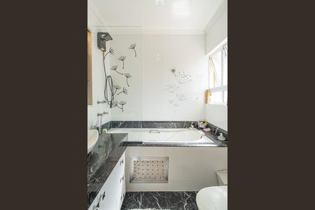 Casa de condomínio à venda com 180m², 3 quartos e 2 vagas Casa de condomínio à venda com 180m², 3 quartos e 2 vagasBanheiro da Suíte