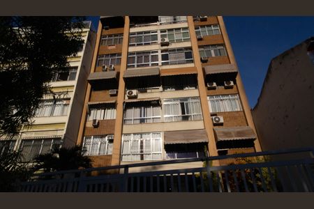 Apartamento à venda com 65m², 2 quartos e 1 vaga Apartamento à venda com 65m², 2 quartos e 1 vagaFachada