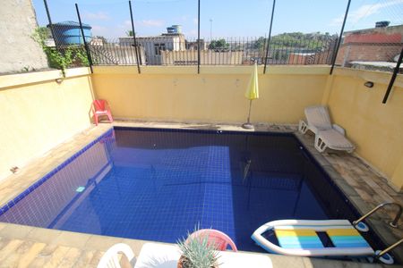 Casa à venda com 150m², 3 quartos e 4 vagasÁrea comum - Piscina