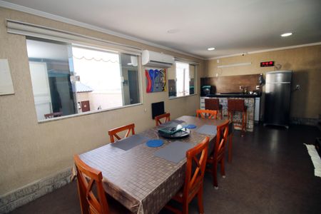 Casa à venda com 200m², 3 quartos e 1 vagaCozinha e copa