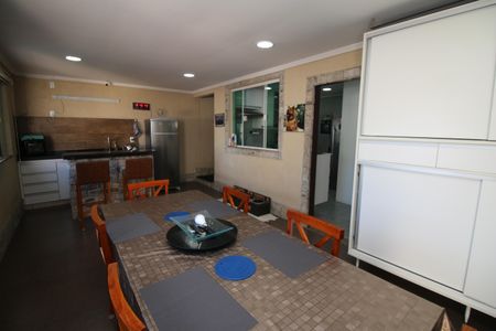 Casa à venda com 200m², 3 quartos e 1 vagaCozinha e copa