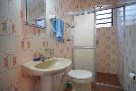 Casa à venda com 320m², 4 quartos e 5 vagasBanheiro 2