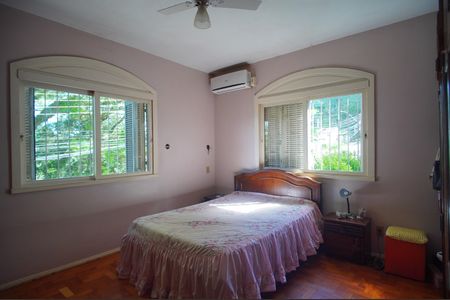 Casa à venda com 320m², 4 quartos e 5 vagasSuíte