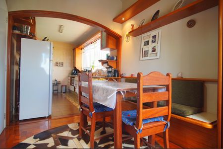 Casa à venda com 320m², 4 quartos e 5 vagasCozinha