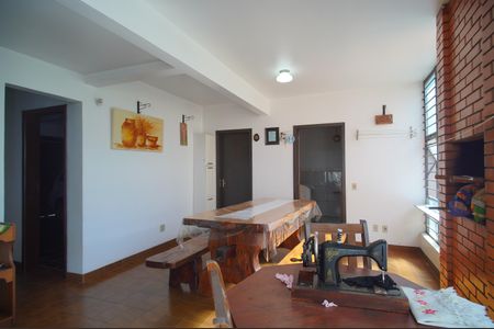 Casa à venda com 320m², 4 quartos e 5 vagasEspaço Gourmet