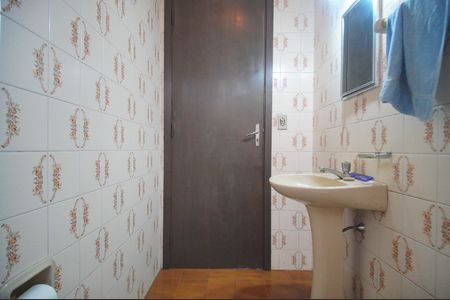 Casa à venda com 320m², 4 quartos e 5 vagasBanheiro 2