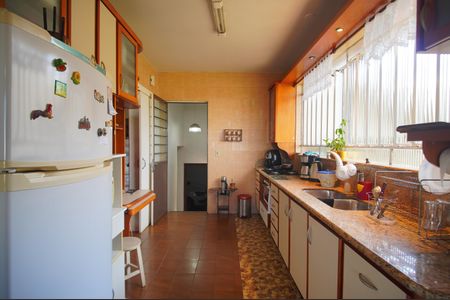 Casa à venda com 320m², 4 quartos e 5 vagasCozinha