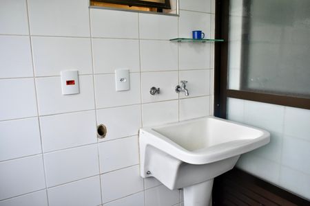 Apartamento à venda com 100m², 3 quartos e 2 vagas Apartamento à venda com 100m², 3 quartos e 2 vagasÁrea de Serviço