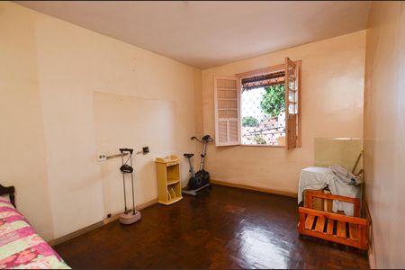 Casa à venda com 333m², 6 quartos e 3 vagasQuarto4