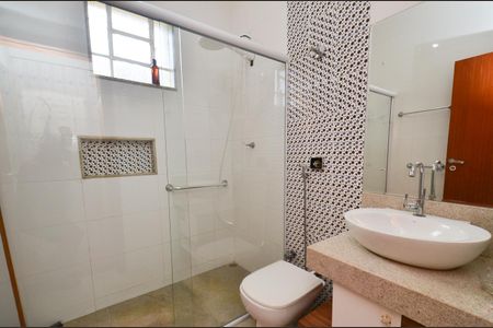 Casa à venda com 333m², 6 quartos e 3 vagasBanheiro2