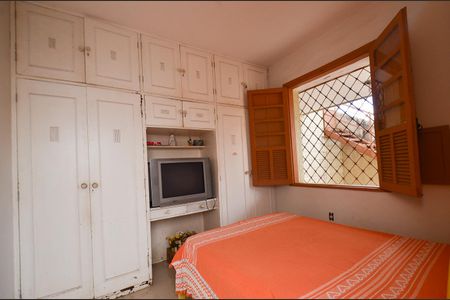 Casa à venda com 333m², 6 quartos e 3 vagasQuarto1