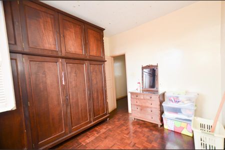 Casa à venda com 333m², 6 quartos e 3 vagasQuarto5