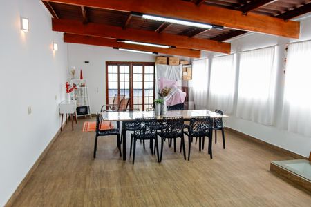 Casa à venda com 125m², 2 quartos e 3 vagas Casa à venda com 125m², 2 quartos e 3 vagasÁrea comum - Churrasqueira
