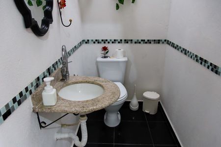 Casa à venda com 125m², 2 quartos e 3 vagas Casa à venda com 125m², 2 quartos e 3 vagasLavabo