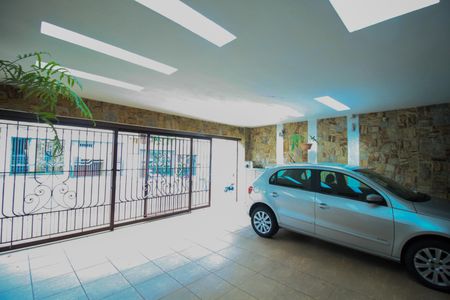 Casa à venda com 180m², 3 quartos e 4 vagas Casa à venda com 180m², 3 quartos e 4 vagasGaragem