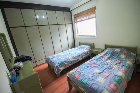 Casa à venda com 180m², 3 quartos e 4 vagas Casa à venda com 180m², 3 quartos e 4 vagasQuarto 3