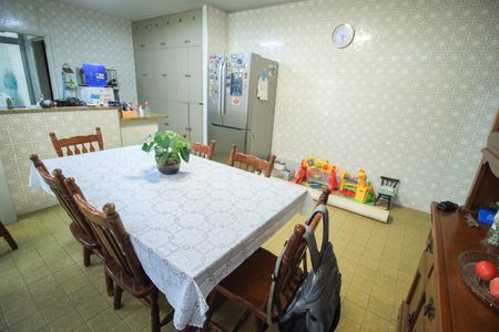 Casa à venda com 180m², 3 quartos e 4 vagas Casa à venda com 180m², 3 quartos e 4 vagasCozinha