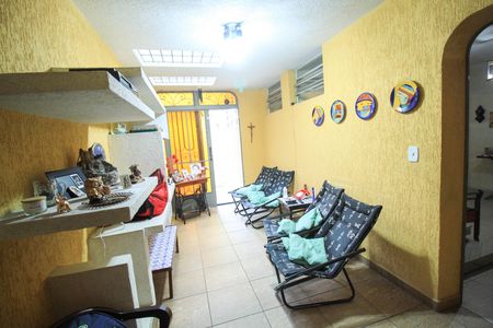 Casa à venda com 180m², 3 quartos e 4 vagas Casa à venda com 180m², 3 quartos e 4 vagasSala