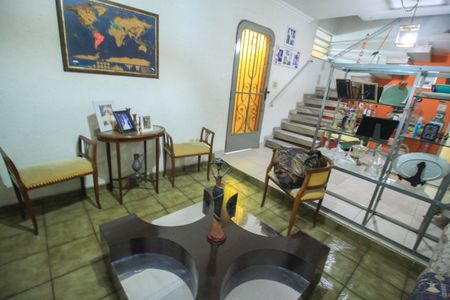 Casa à venda com 180m², 3 quartos e 4 vagas Casa à venda com 180m², 3 quartos e 4 vagasSala