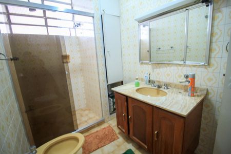 Casa à venda com 180m², 3 quartos e 4 vagas Casa à venda com 180m², 3 quartos e 4 vagasBanheiro 3