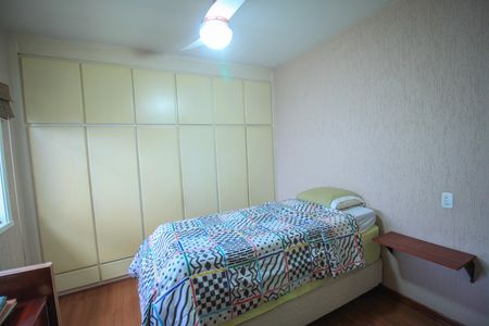 Casa à venda com 180m², 3 quartos e 4 vagas Casa à venda com 180m², 3 quartos e 4 vagasQuarto 2