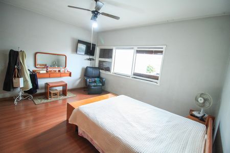 Casa à venda com 180m², 3 quartos e 4 vagas Casa à venda com 180m², 3 quartos e 4 vagasQuarto