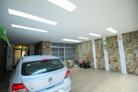 Casa à venda com 180m², 3 quartos e 4 vagas Casa à venda com 180m², 3 quartos e 4 vagasGaragem