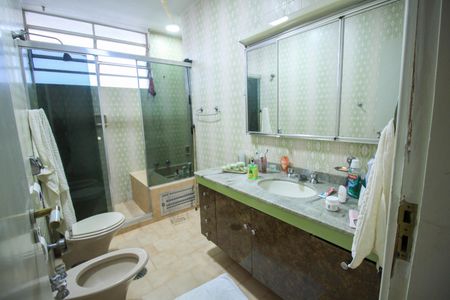 Casa à venda com 180m², 3 quartos e 4 vagas Casa à venda com 180m², 3 quartos e 4 vagasBanheiro