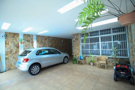 Casa à venda com 180m², 3 quartos e 4 vagas Casa à venda com 180m², 3 quartos e 4 vagasGaragem