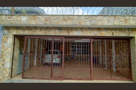 Casa à venda com 180m², 3 quartos e 4 vagas Casa à venda com 180m², 3 quartos e 4 vagasFachada