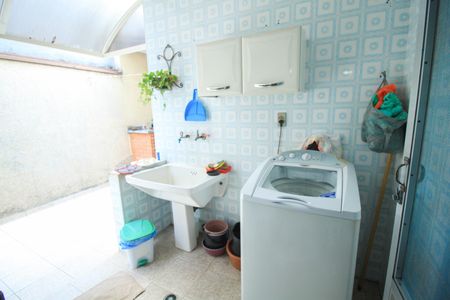 Casa à venda com 180m², 3 quartos e 4 vagas Casa à venda com 180m², 3 quartos e 4 vagasÁrea de Serviço