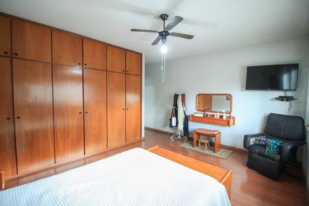 Casa à venda com 180m², 3 quartos e 4 vagas Casa à venda com 180m², 3 quartos e 4 vagasQuarto