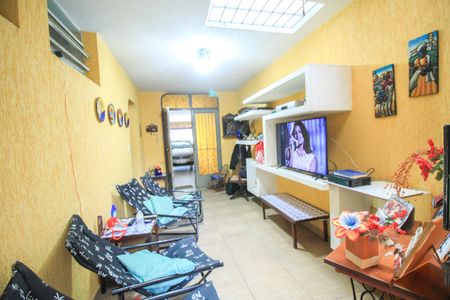 Casa à venda com 180m², 3 quartos e 4 vagas Casa à venda com 180m², 3 quartos e 4 vagasSala