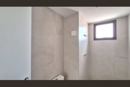 Apartamento para alugar com 190m², 4 quartos e 3 vagas Apartamento para alugar com 190m², 4 quartos e 3 vagasBanheiro da Suíte 1