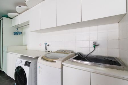 Casa à venda com 230m², 4 quartos e 2 vagas Casa à venda com 230m², 4 quartos e 2 vagasÁrea de Serviço