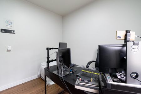 Casa à venda com 230m², 4 quartos e 2 vagas Casa à venda com 230m², 4 quartos e 2 vagasEscritório