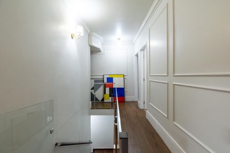 Casa à venda com 230m², 4 quartos e 2 vagas Casa à venda com 230m², 4 quartos e 2 vagasCorredor