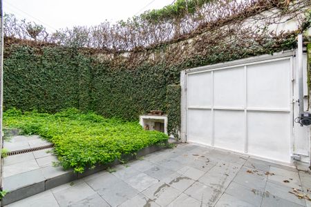 Casa à venda com 230m², 4 quartos e 2 vagas Casa à venda com 230m², 4 quartos e 2 vagasGaragem