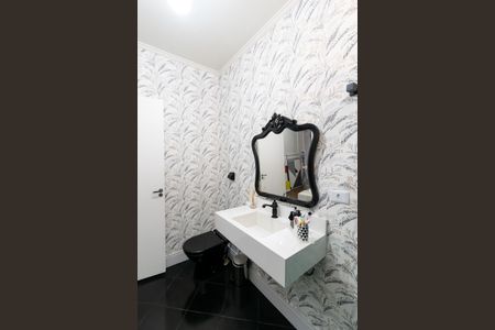 Casa à venda com 230m², 4 quartos e 2 vagas Casa à venda com 230m², 4 quartos e 2 vagasBanheiro Social