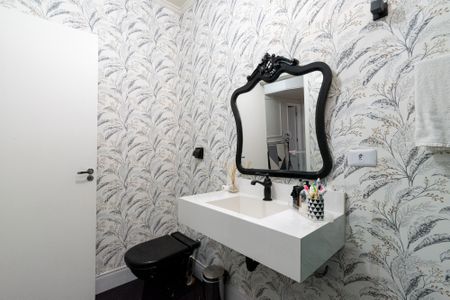 Casa à venda com 230m², 4 quartos e 2 vagas Casa à venda com 230m², 4 quartos e 2 vagasBanheiro Social