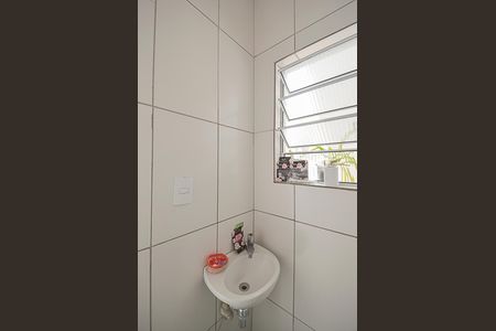 Casa à venda com 172m², 3 quartos e 2 vagas Casa à venda com 172m², 3 quartos e 2 vagasBanheiro de serviço