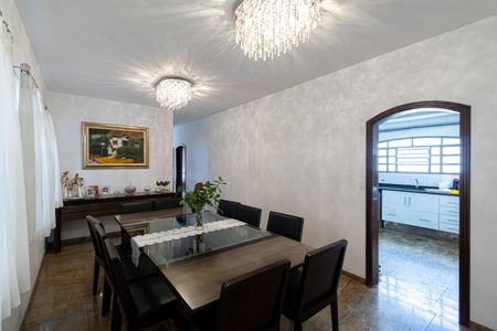 Casa à venda com 350m², 4 quartos e 6 vagasSala de Jantar