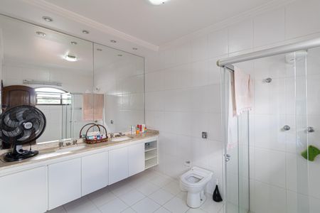 Casa à venda com 350m², 4 quartos e 6 vagasBanheiro Suíte 3
