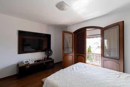 Casa à venda com 350m², 4 quartos e 6 vagasSuíte 1