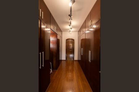 Casa à venda com 350m², 4 quartos e 6 vagasCloset Suíte 1